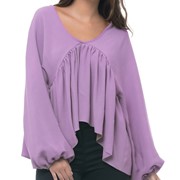 Sweter z opadającymi falbanami