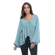 Sweter z opadającymi falbanami